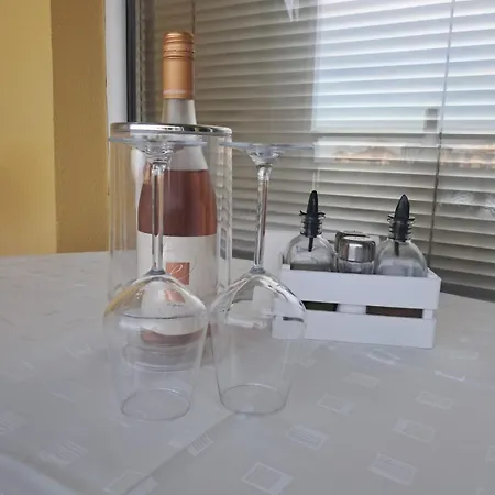 Small Sea Sunrise 公寓